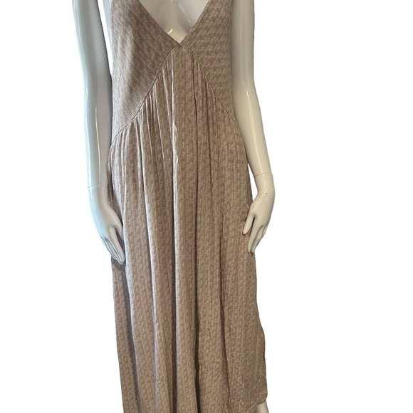 Mahina Maxi Dress - Picture 2 of 9